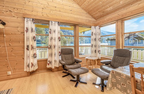 Fjaerland House | Gorgeous home in Fjærland