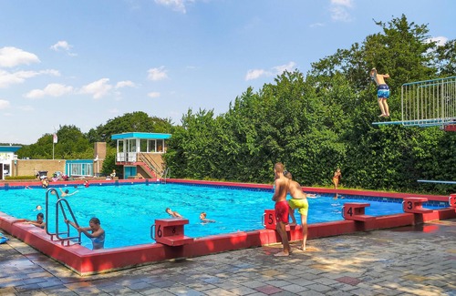 Heinkenszand House | Gorgeous home in Heinkenszand with WiFi