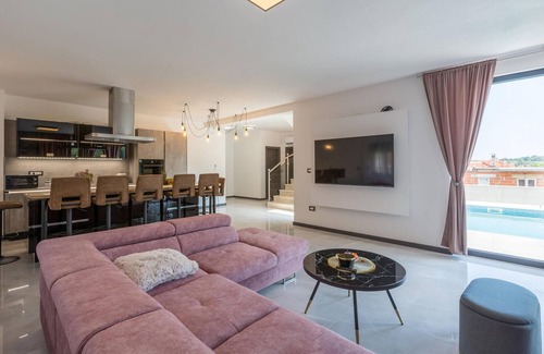 Rovinjsko Selo House | Gorgeous home in Rovinjsko Selo