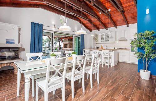 Nerezine House | Gorgeous home in Nerezine with WiFi