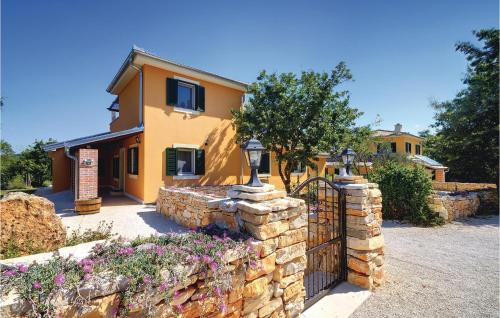 Rezanci House | Gorgeous Home In Rezanci With Jacuzzi