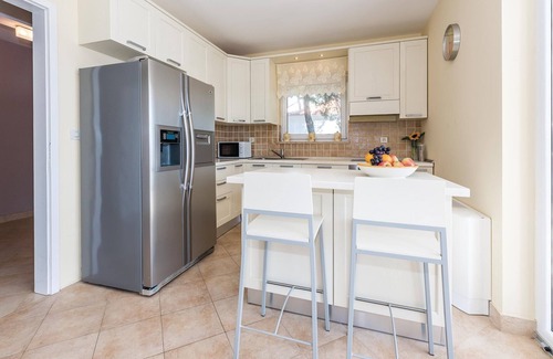 Rogoznica House | Gorgeous home in Rogoznica with kitchen