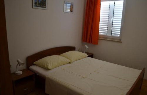 Drnis House | Gorgeous Home In Siveric With Sauna