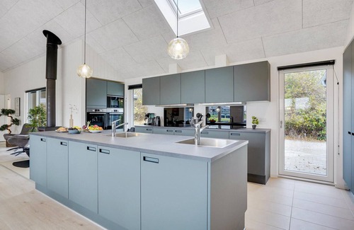 Mommark Strand House | Gorgeous home in Sydals with kitchen