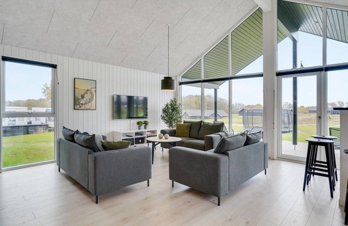Mommark Strand House | Gorgeous home in Sydals with kitchen