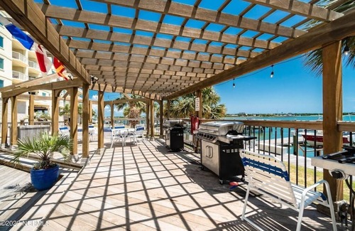 Morehead City Condo | Gorgeous Inlet View - Balcony & Pool