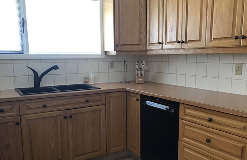 Christina Lake House | Gorgeous Lake Front Cabin with 105 feet of private beach