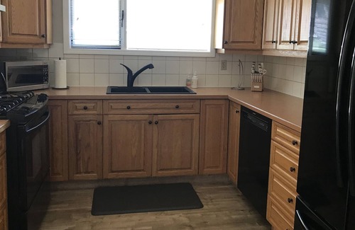 Christina Lake House | Gorgeous Lake Front Cabin with 105 feet of private beach