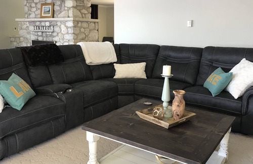 Christina Lake House | Gorgeous Lake Front Cabin with 105 feet of private beach