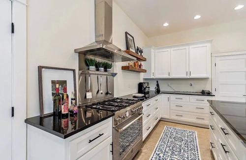 Ashland House | Gorgeous Lakeside HOUSE + Indoor SAUNA!