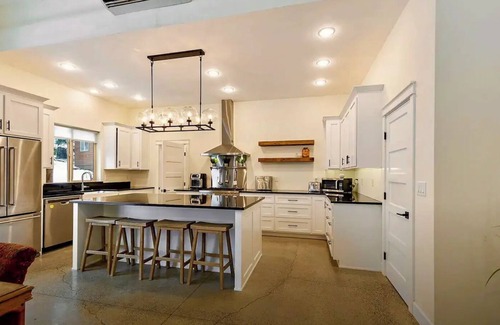 Ashland House | Gorgeous Lakeside HOUSE + Indoor SAUNA!