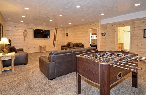 Park City House | Gorgeous Lodge, Perfect for Family Reunions, PRIVATE POOL, Hot Tub, Wifi
