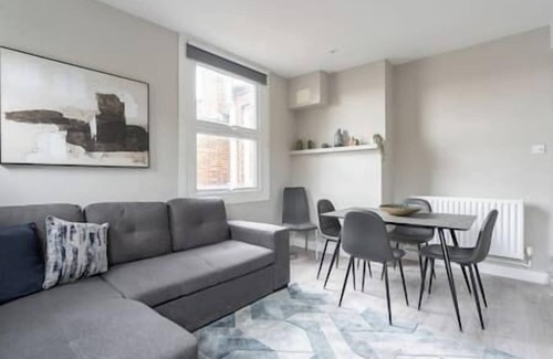Walworth Apartment | Gorgeous London Aparatment (WRE)