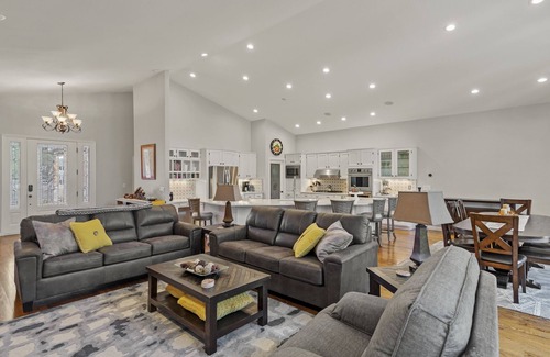 Flagstaff House | Gorgeous Luxury Home Nestled in the Pines