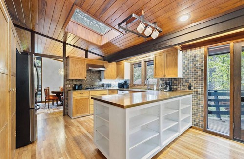 Chapel Hill House | Gorgeous Mid-Century Near UNC Premier Neighborhood