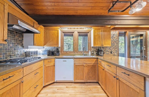 Chapel Hill House | Gorgeous Mid-Century Near UNC Premier Neighborhood