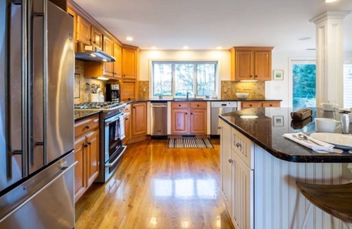 Chatham House | Gorgeous, Modern, Dog Friendly Chatham 4 Bedroom with Central AC