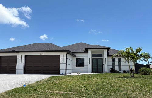 Diplomat House | Gorgeous, new 3-bedroom house with heated Pool in Cape Coral , sleeps 8