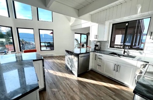 Halfmoon Bay House | Gorgeous Newly Renovated Ocean Front Home