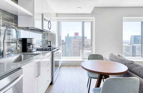 Downtown Oakland Apartment | Gorgeous Oakland 1BR w/AC, W/D, Sky Deck, next to BART, by Blueground