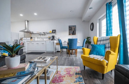 North Central Edmonton Apartment | Gorgeous Penthouse