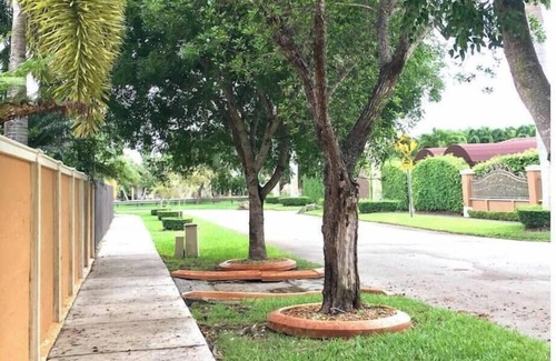 Tamiami House | Gorgeous Private entrance room w/bathroom/parking