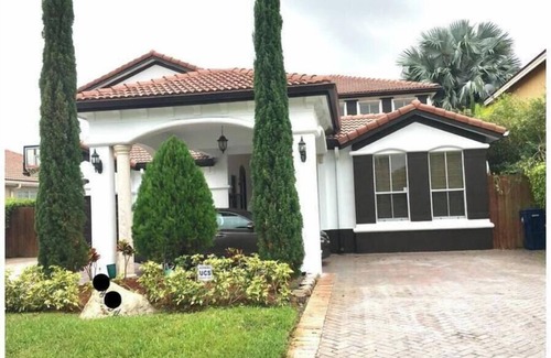 Tamiami House | Gorgeous Private entrance room w/bathroom/parking