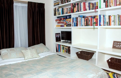 Lee House | Gorgeous, Private, Family-Friendly, Organic Home with a Great Location in Lee