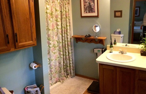 Lee House | Gorgeous, Private, Family-Friendly, Organic Home with a Great Location in Lee