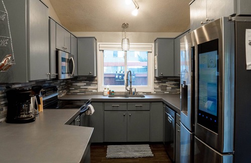 McMinnville House | Gorgeous Retreat with Hot Tub