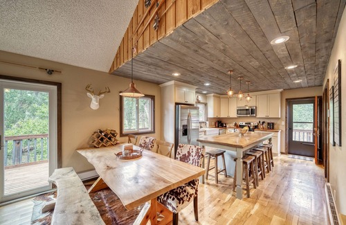 Nathrop Cabin | Gorgeous Rippling Waters! Private Hot Tub- Spectacular Views!