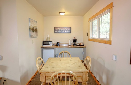 Estes Park Hotel | Gorgeous River Motel with Pool, Views R200