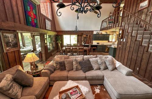 Rio Vista Estates House | Gorgeous Riverfront Retreat