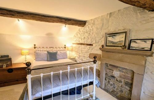 Winster House | Gorgeous romantic cosy cottage retreat with views