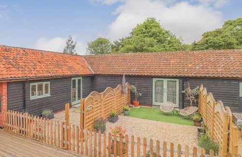 Fressingfield House | Gorgeous rural dog welcoming Milk Churn - Suffolk
