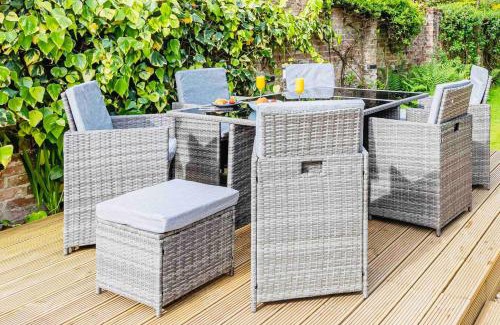 New Forest District Ski Chalet | Gorgeous SeaHaze sleeps 8 new forest +bikes/chef