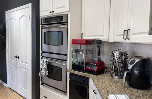 Mesa House | Gorgeous Single Level home- poolside -4BD- Nice Neighborhood