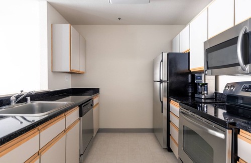 South Beach Apartment | Gorgeous South Beach 2BR w/Pool, Spa, nr. AT&T Park, by Blueground