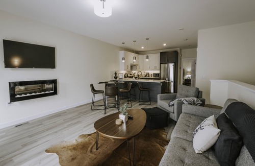 Teepee Town House | Gorgeous south facing 3BDR townhome!