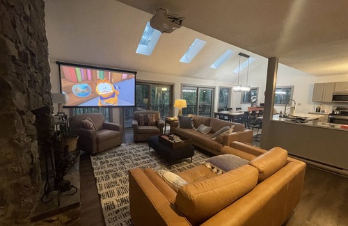 Pedlars Edge House | Gorgeous, spacious 4 bedroom home in Wintergreen Resort