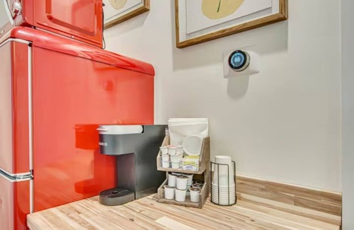 Summerville Historic District Apartment | Gorgeous Studio above Azalea Cocktail Bar & Gardenn