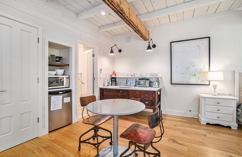 Glen Arbor House | Gorgeous studio in downtown Glen Arbor with kitchenette, cable, AC, free WiFi