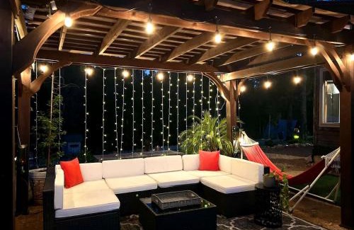 Rogersville House | Gorgeous Tiny House with Indoor and Outdoor Lounging Space in Alabama