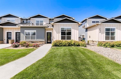 Old Town North House | Gorgeous Townhome Steps from the Brewery District!