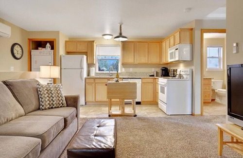 Albany Apartment | Gorgeous Upstairs Apartment close to Hospital