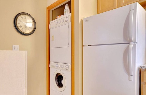 Albany Apartment | Gorgeous Upstairs Apartment close to Hospital