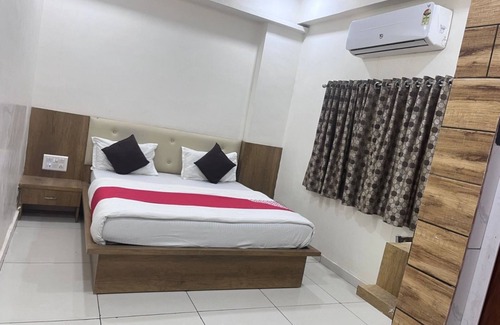 Changodar Hotel | Goroomgo Arsh Inn Ahmedabad