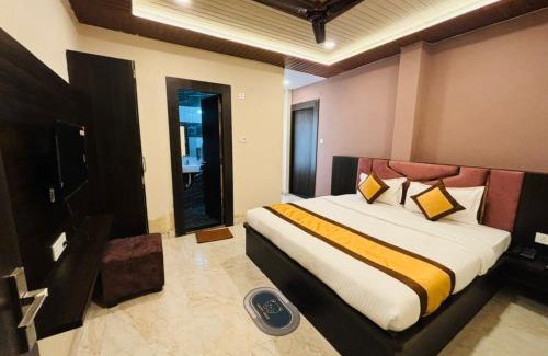 Varanasi Hotel | Goroomgo Hotel Imperial Varanasi - Family Friendly with Luxury Room - Near Kashi Vishwanath Temple and Ganga Ghat - Excellent Customer Service Awarded