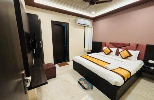 Varanasi Hotel | Goroomgo Hotel Imperial Varanasi - Family Friendly with Luxury Room - Near Kashi Vishwanath Temple and Ganga Ghat - Excellent Customer Service Awarded