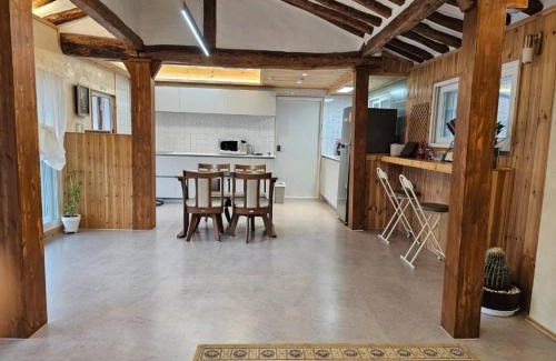 Goryeong House | Goryeong Wide House with a Large Yard